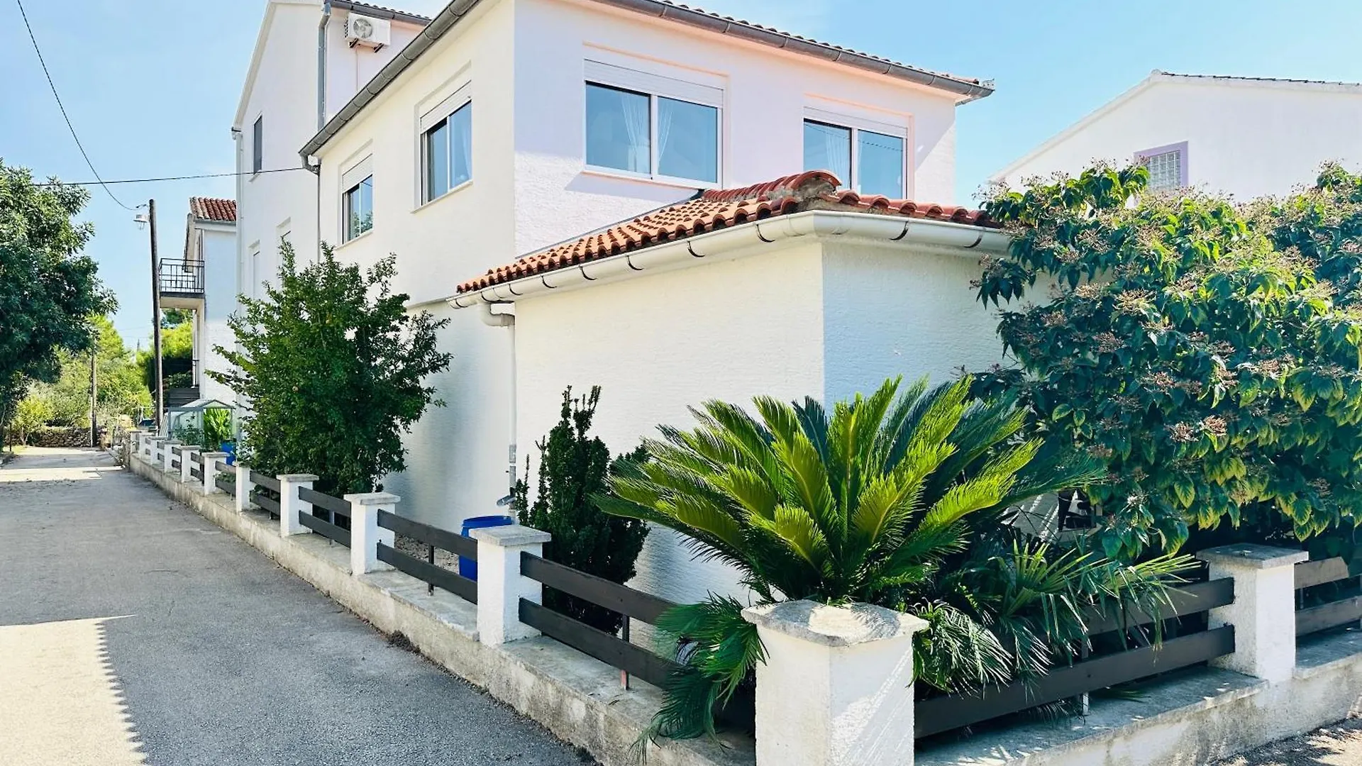 Apartment Schwarz In Petrcane I