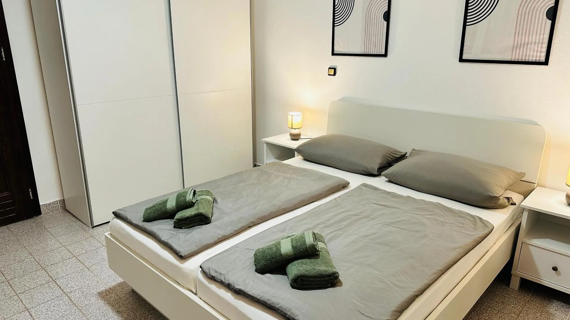 Apartment Schwarz In Petrcane I