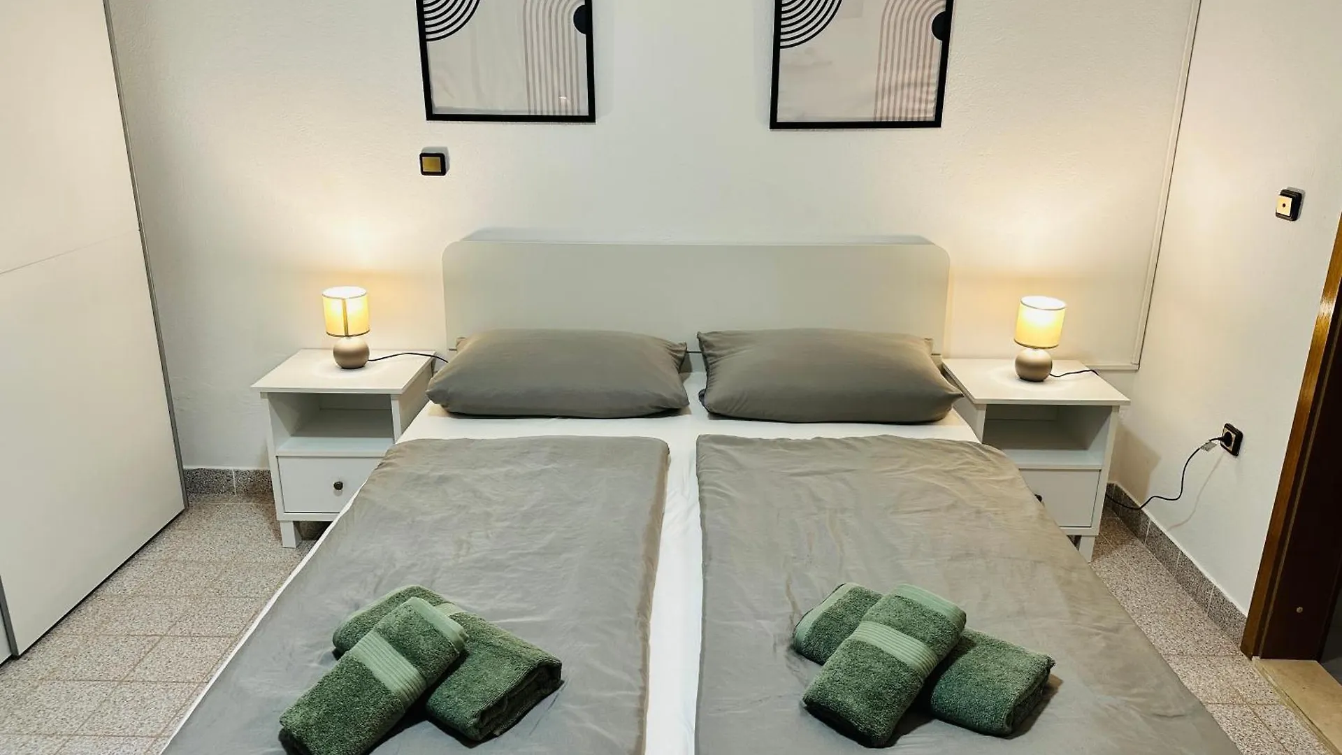 Apartment Schwarz In Petrcane I